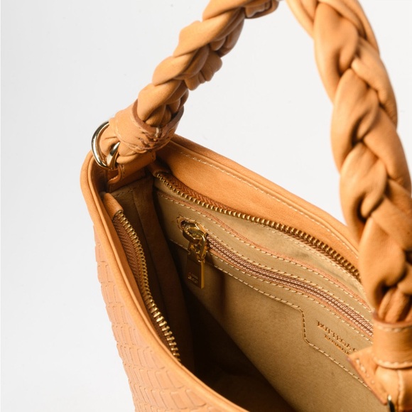Beautiful Handwoven Bottega Vioti Italian Handbag - Picture 2 of 7